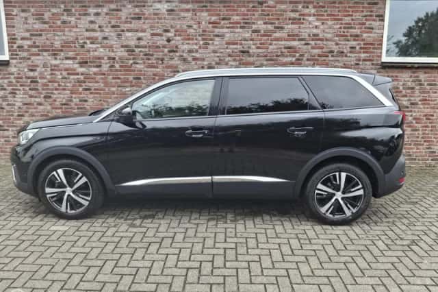 Peugeot 5008 (2018) thumbnail 2