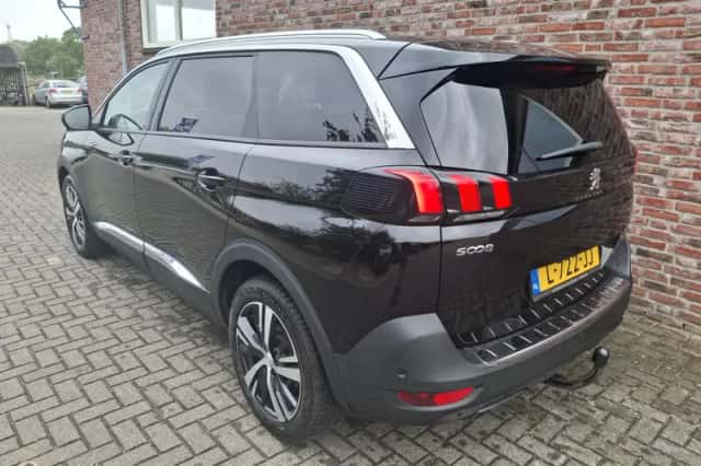 Peugeot 5008 (2018) thumbnail 3