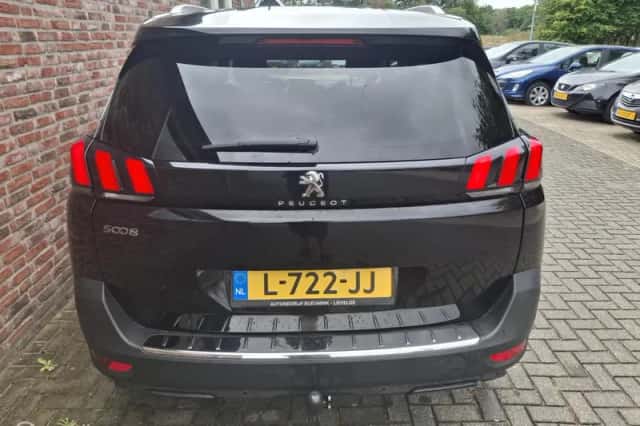 Peugeot 5008 (2018) thumbnail 4