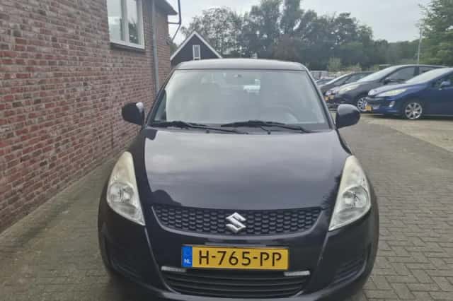 Suzuki Swift (2011) thumbnail 2