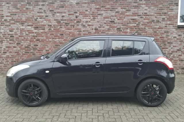 Suzuki Swift (2011) thumbnail 3