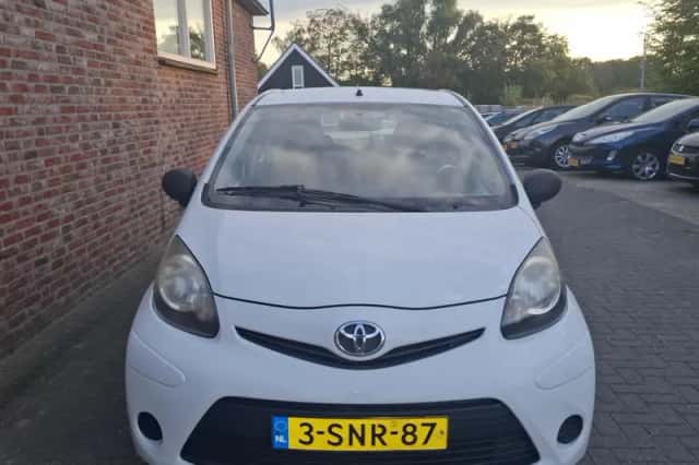 Toyota Aygo (2013) thumbnail 2