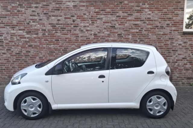 Toyota Aygo (2013) thumbnail 3