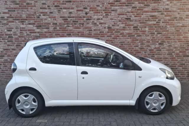 Toyota Aygo (2013) thumbnail 4