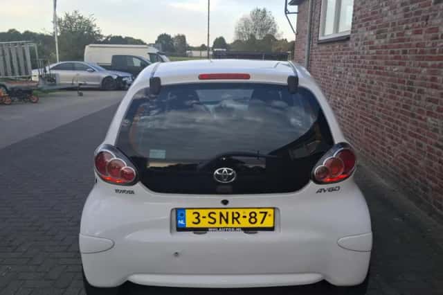 Toyota Aygo (2013) thumbnail 5