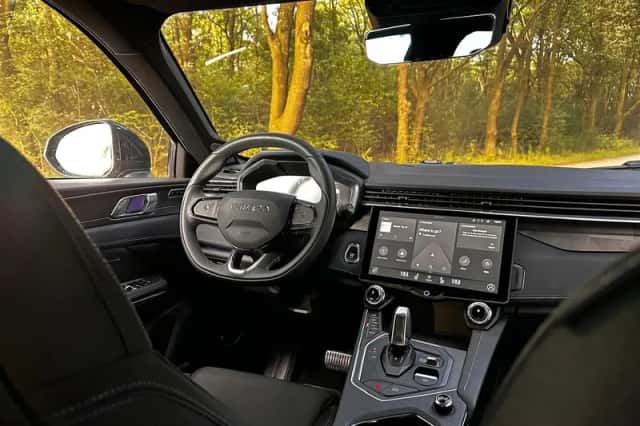 Lynk & Co 01 (2023) thumbnail 2