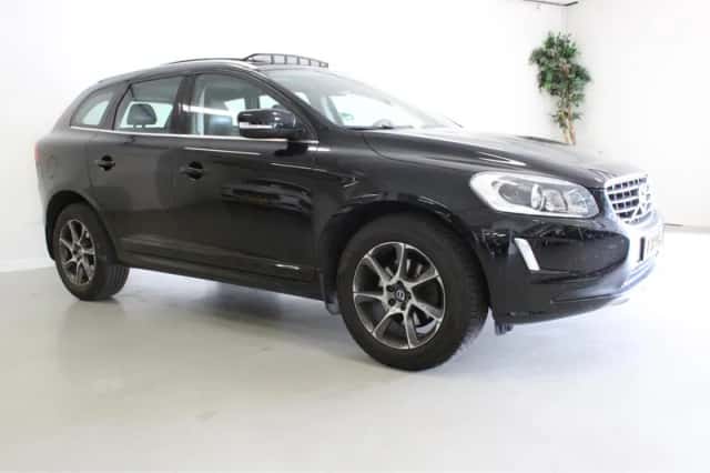 Volvo XC60 (2015) thumbnail 2