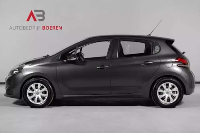 Peugeot 208 (2017) thumbnail 2