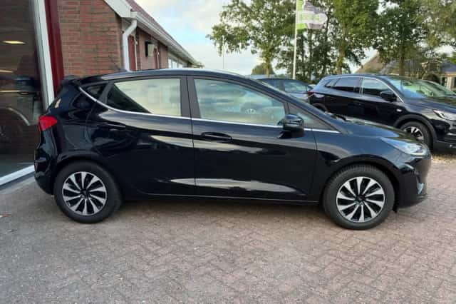 Ford Fiesta (2022) thumbnail 2
