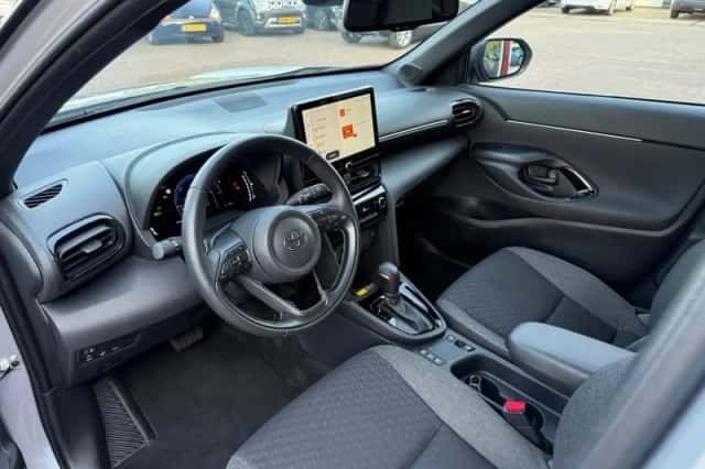 Toyota Yaris Cross (2025) thumbnail 3