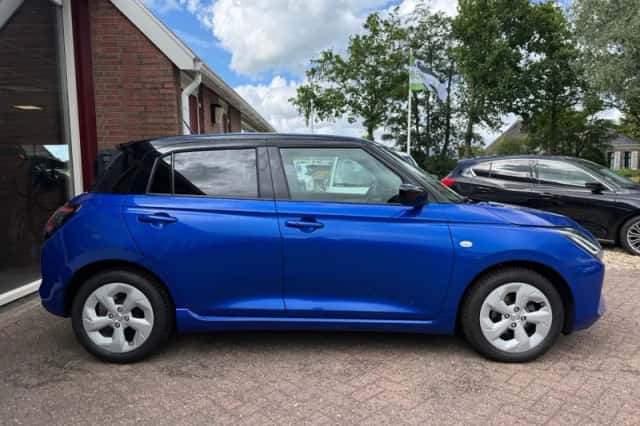 Suzuki Swift (2025) thumbnail 2