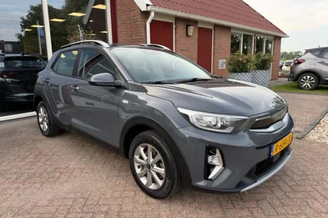 Kia Stonic (2022) thumbnail 1