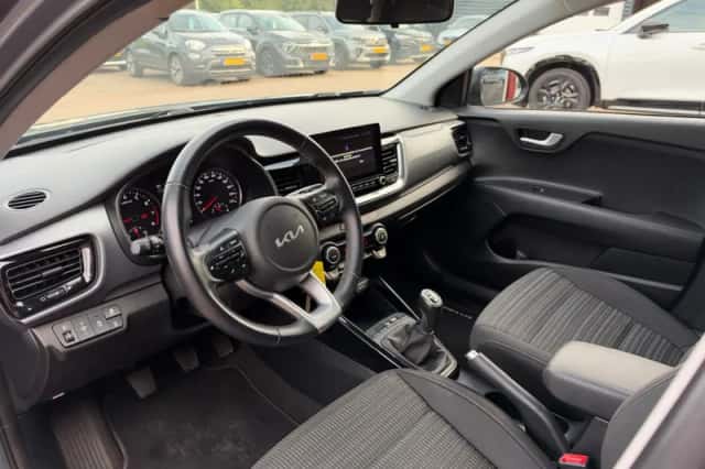 Kia Stonic (2022) thumbnail 4