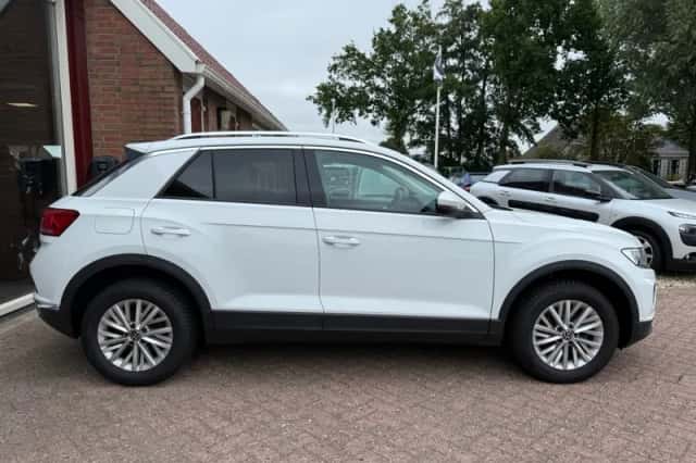 Volkswagen T-Roc (2021) thumbnail 2