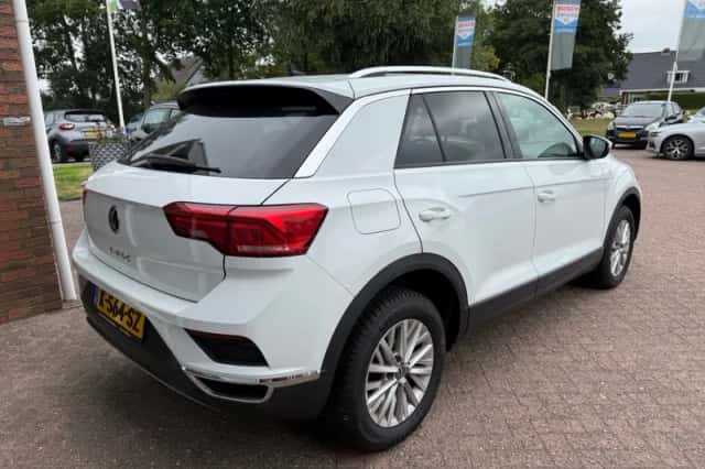 Volkswagen T-Roc (2021) thumbnail 3
