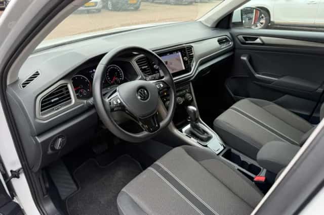 Volkswagen T-Roc (2021) thumbnail 4