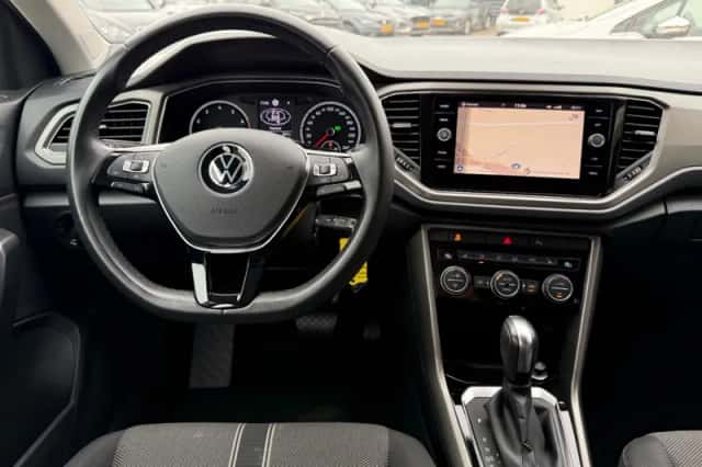 Volkswagen T-Roc (2021) thumbnail 5