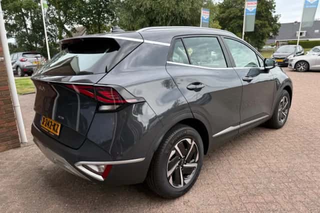 Kia Sportage (2023) thumbnail 3