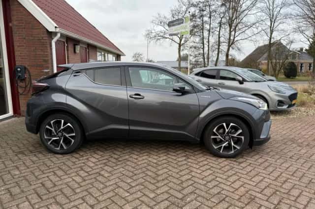 Toyota C-HR (2019) thumbnail 2