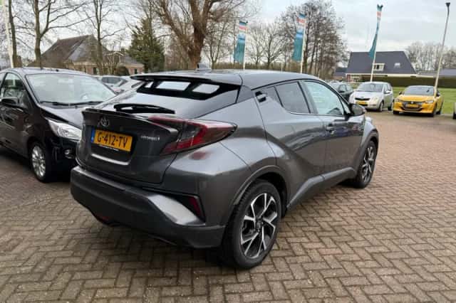 Toyota C-HR (2019) thumbnail 3