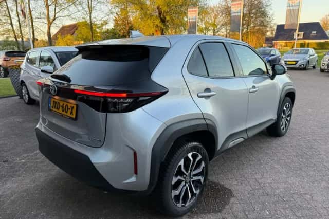 Toyota Yaris Cross (2024) thumbnail 3