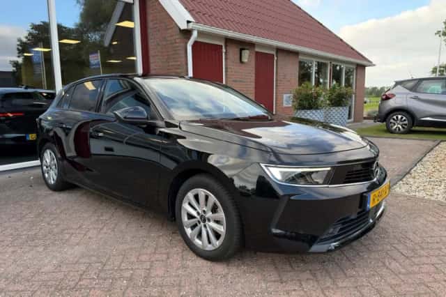 Opel Astra (2022) thumbnail 1