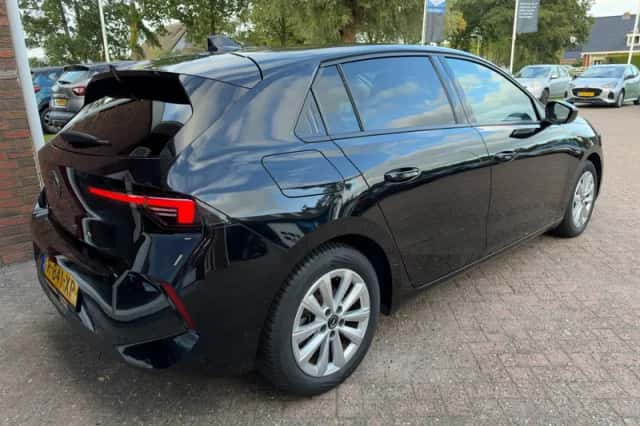 Opel Astra (2022) thumbnail 3