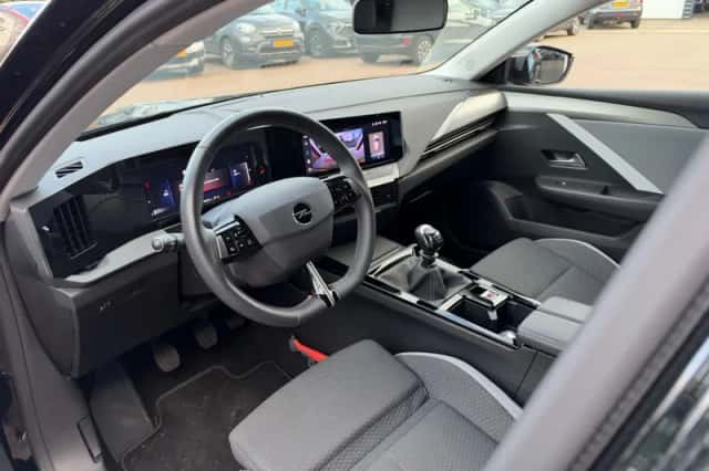 Opel Astra (2022) thumbnail 4