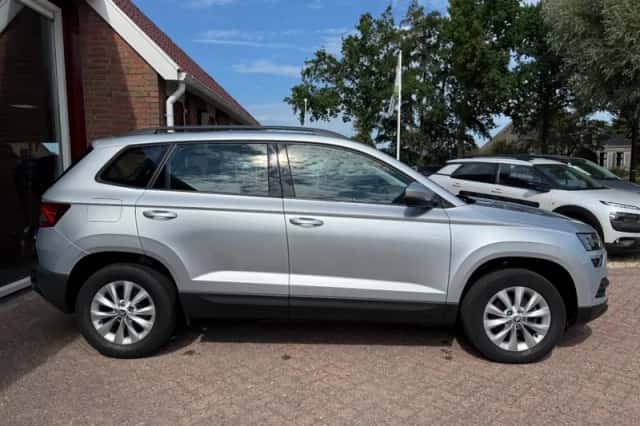 Škoda Karoq (2021) thumbnail 2