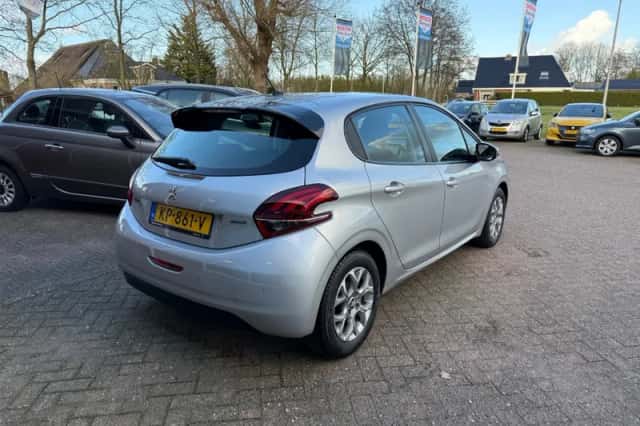 Peugeot 208 (2016) thumbnail 3
