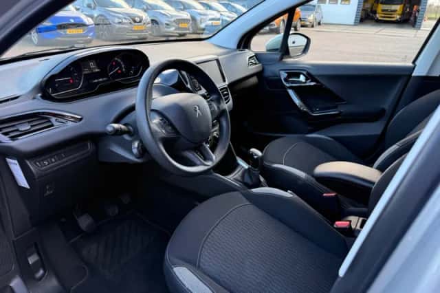 Peugeot 208 (2016) thumbnail 4