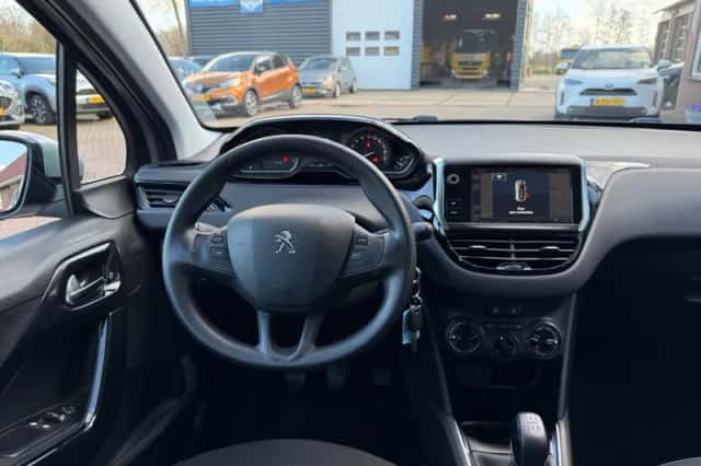 Peugeot 208 (2016) thumbnail 5