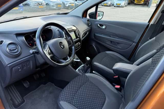 Renault Captur (2017) thumbnail 4