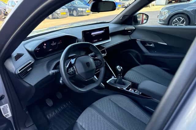 Peugeot 2008 (2025) thumbnail 4