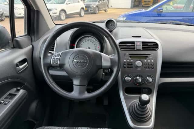 Opel Agila (2012) thumbnail 5