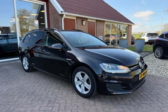 Volkswagen Golf (2015) thumbnail 1