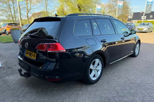 Volkswagen Golf (2015) thumbnail 3