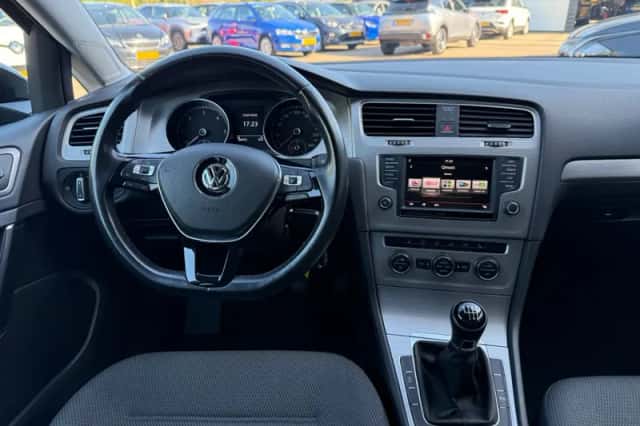 Volkswagen Golf (2015) thumbnail 5
