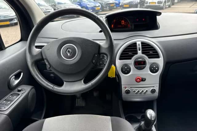 Renault Modus (2008) thumbnail 5