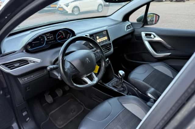 Peugeot 2008 (2019) thumbnail 4
