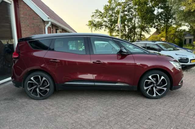 Renault Grand Scénic (2017) thumbnail 2