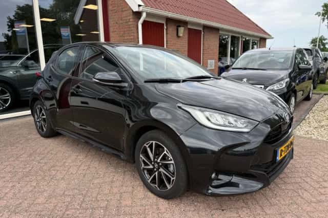 Toyota Yaris (2022) thumbnail 1