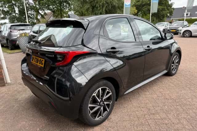 Toyota Yaris (2022) thumbnail 3