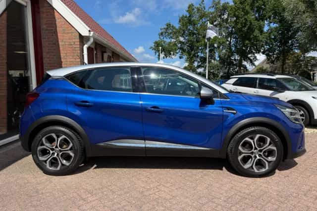 Renault Captur (2021) thumbnail 2
