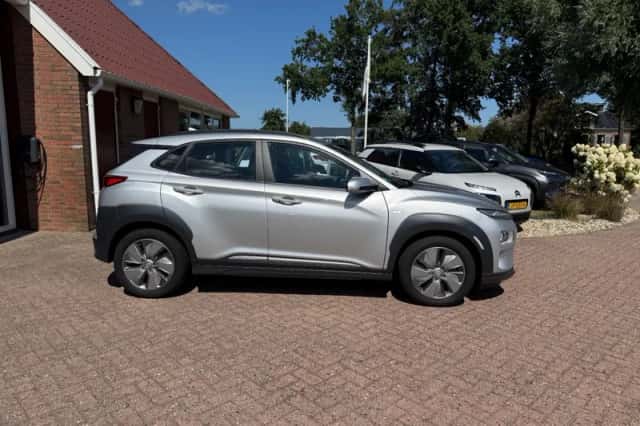 Hyundai Kona (2020) thumbnail 2