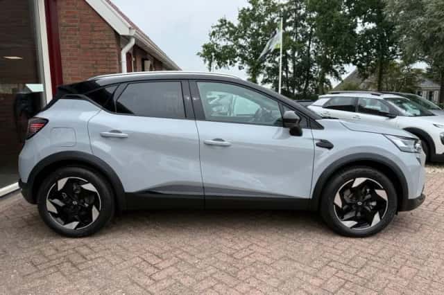 Renault Captur (2025) thumbnail 2