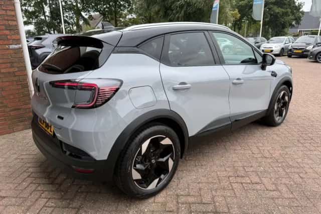Renault Captur (2025) thumbnail 3