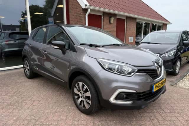 Renault Captur (2018) thumbnail 1