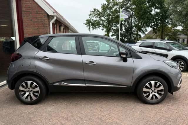Renault Captur (2018) thumbnail 2