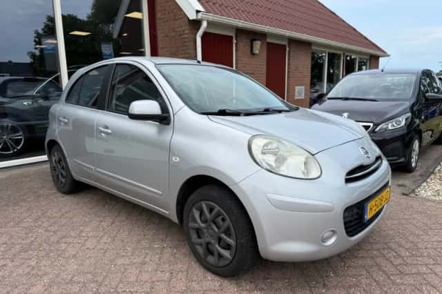 Nissan Micra (2012) thumbnail 1